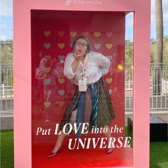 FeathersRuffled is LIVE! Welcome to my Closet! - Picture 6 of 9